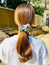 Load image into Gallery viewer, Silk Scrunchies