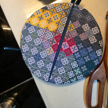 Load image into Gallery viewer, Batik & Kitty Pot holder in Blue