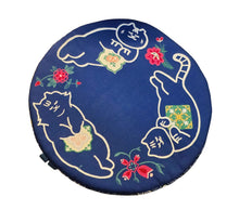 Load image into Gallery viewer, Kitty & Peranakan Flowers Pot holder (3 cats)