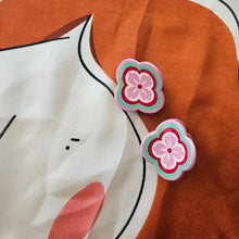 Load image into Gallery viewer, Peranakan Tile Hair Claw Clip Plum Blossom
