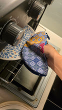Load image into Gallery viewer, Batik &amp; Kitty Pot holder in Blue
